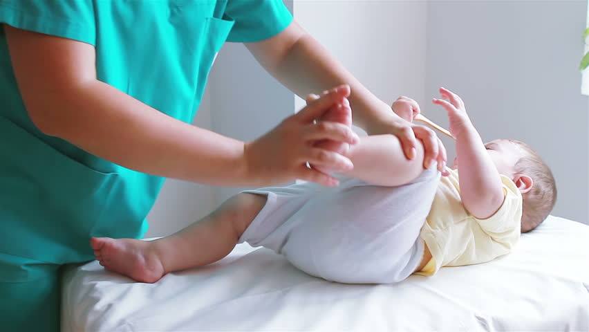Cum te ajută medicul ortoped pediatru să previi deformările osoase ale bebeluşului tău?